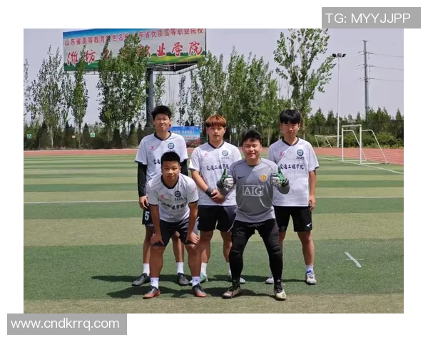 足球明星与他们的球迷孩子们共同追逐梦想的故事